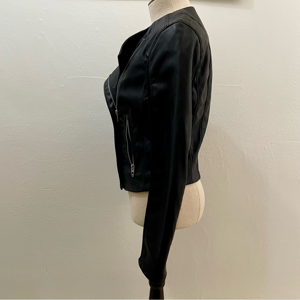 Sleek & Stunning Blank NYC Dark Faux Leather Cropped Moto Jacket Size: XS NWOT - Picture 4 of 14